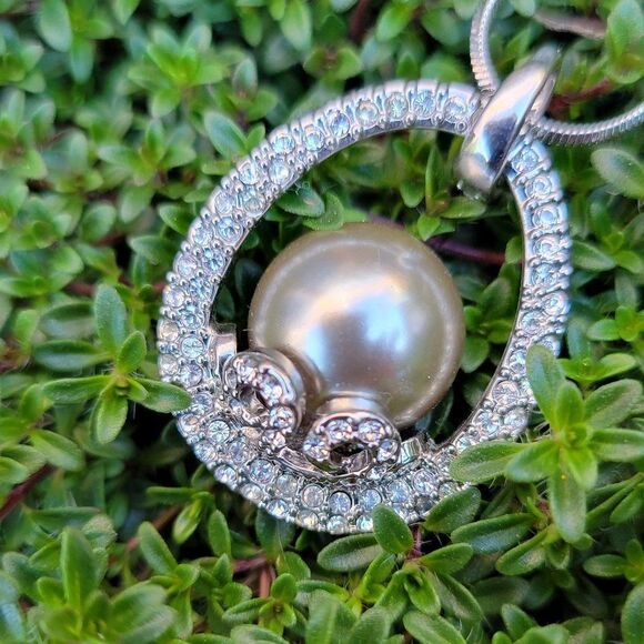 Grey Pearl Pendant Necklace - Picture 2 of 6